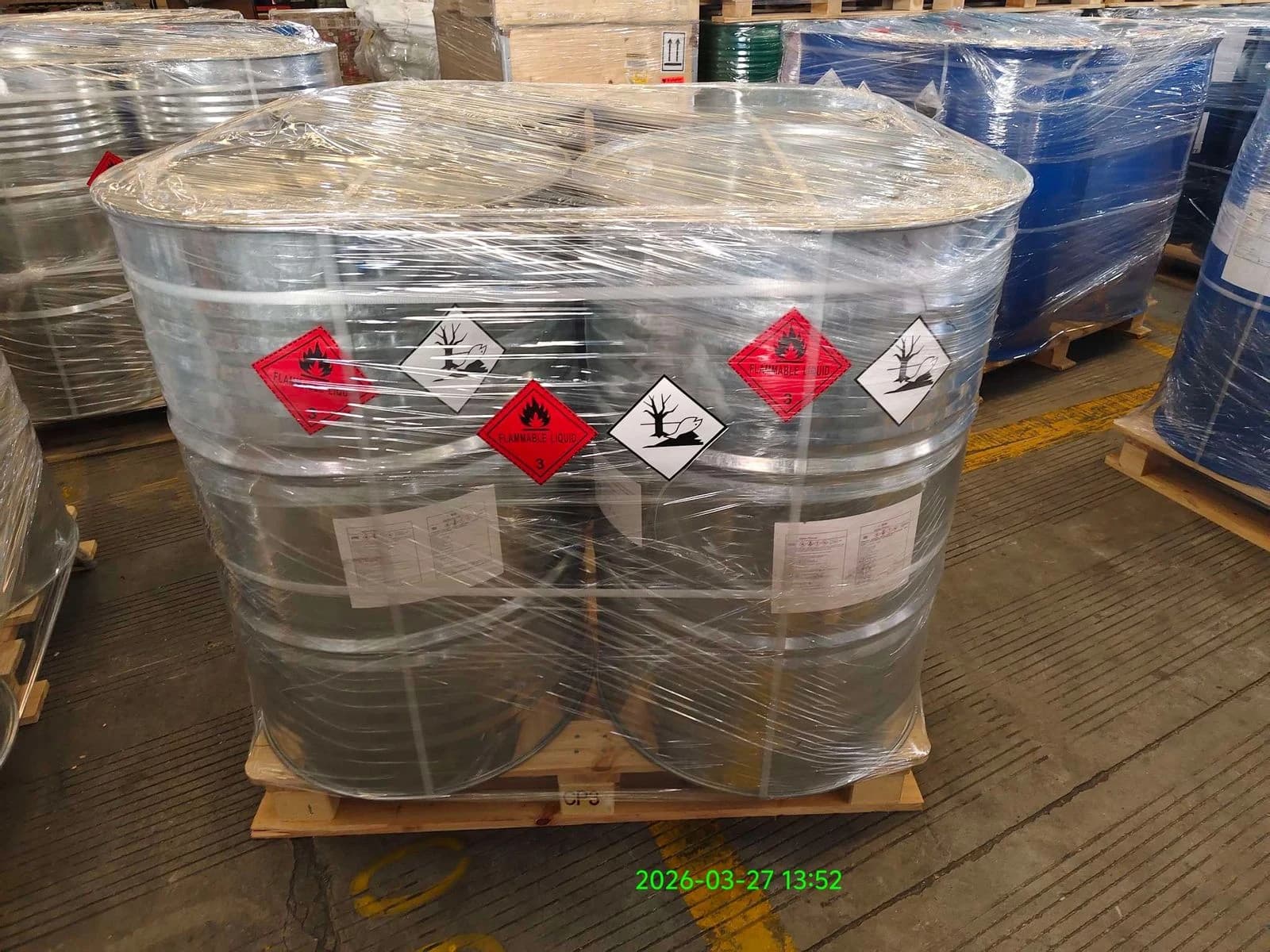 Shipment photograph: palletised drums and package markings.