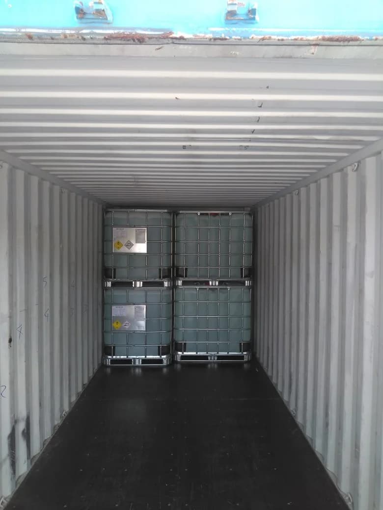 Shipment photograph: first row, viewed from the doors. Left IBC lengthwise; right IBC crosswise.