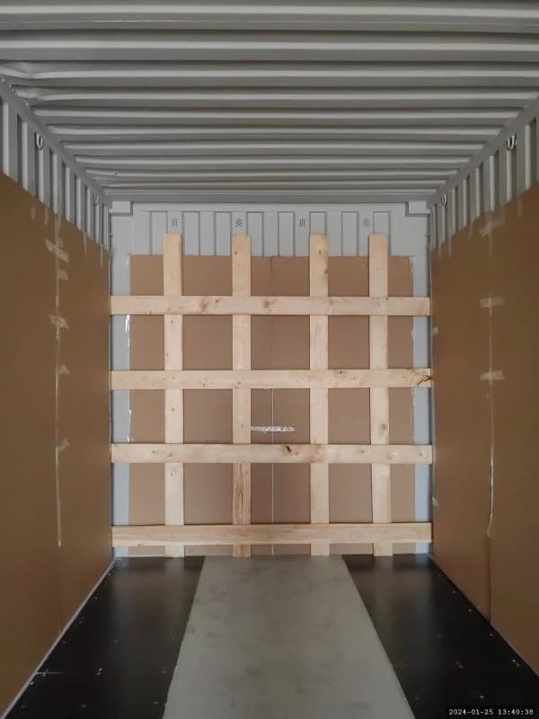 Shipment photograph: internal lining and front-end timber bracing before loading.