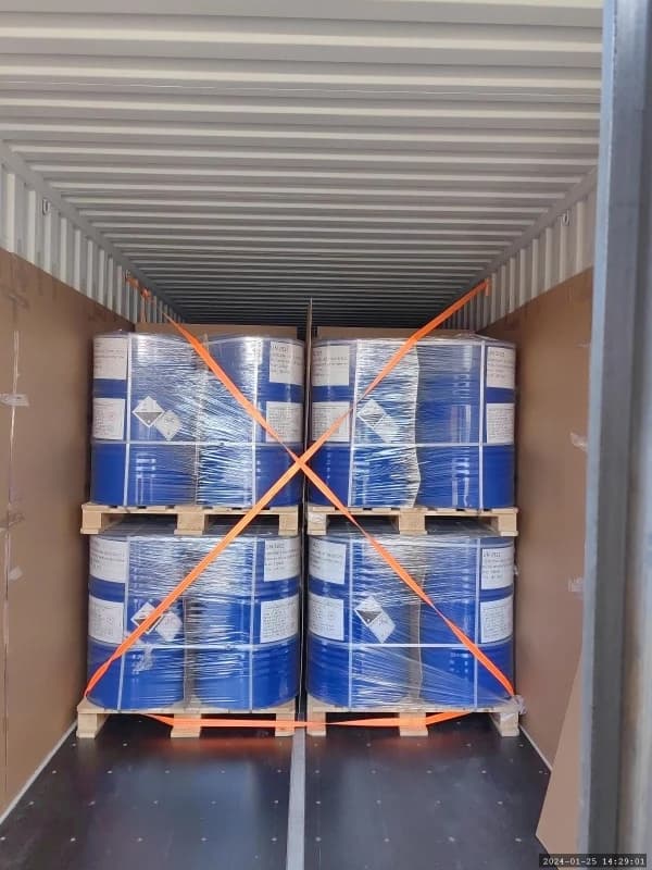 Shipment photograph: tiered drums, separating material and crossed lashings.