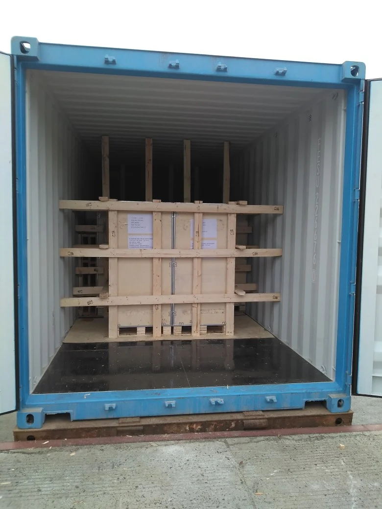 Shipment photograph: door-end timber bracing after loading.