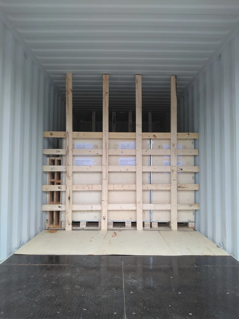 Shipment photograph: timber arrangements during loading.
